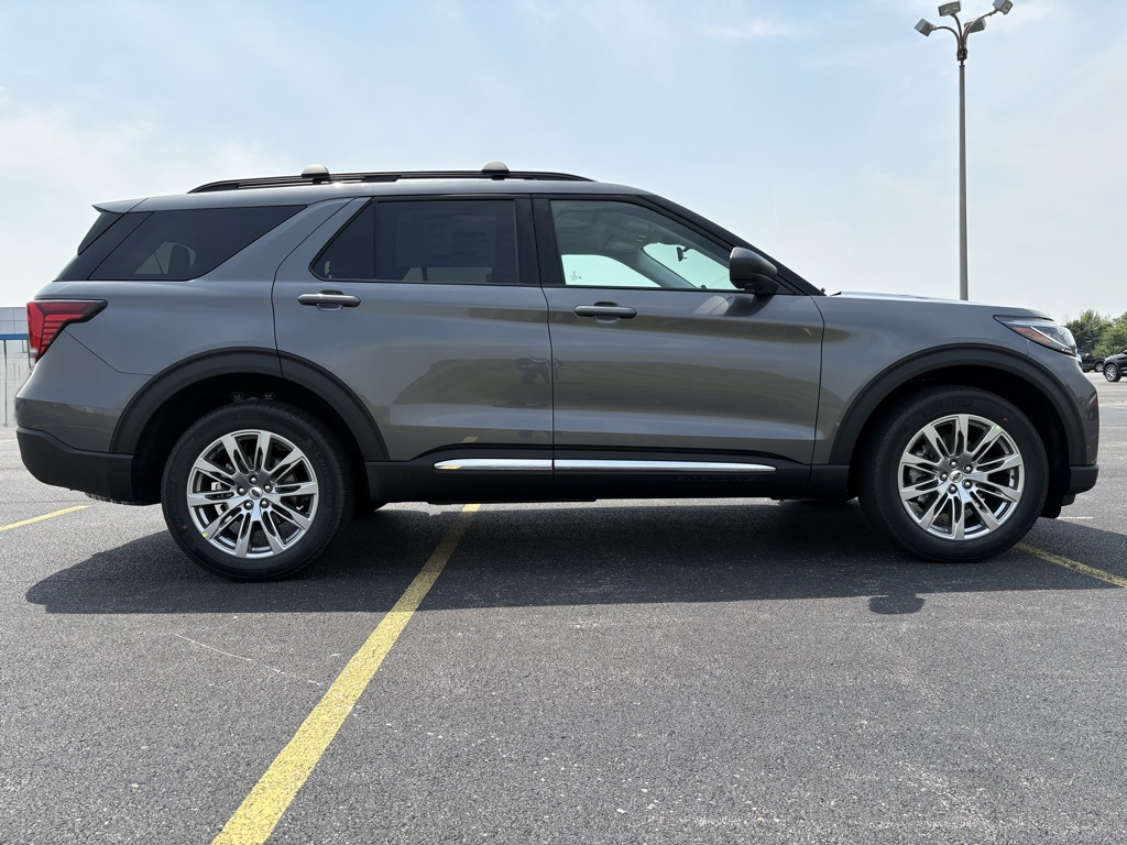 2025 Ford Explorer photo 4
