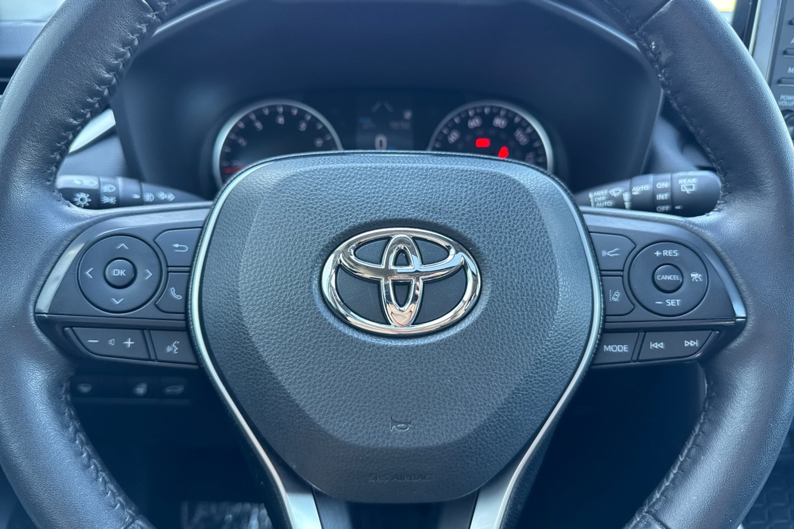 2021 Toyota RAV4 XLE Premium photo 25
