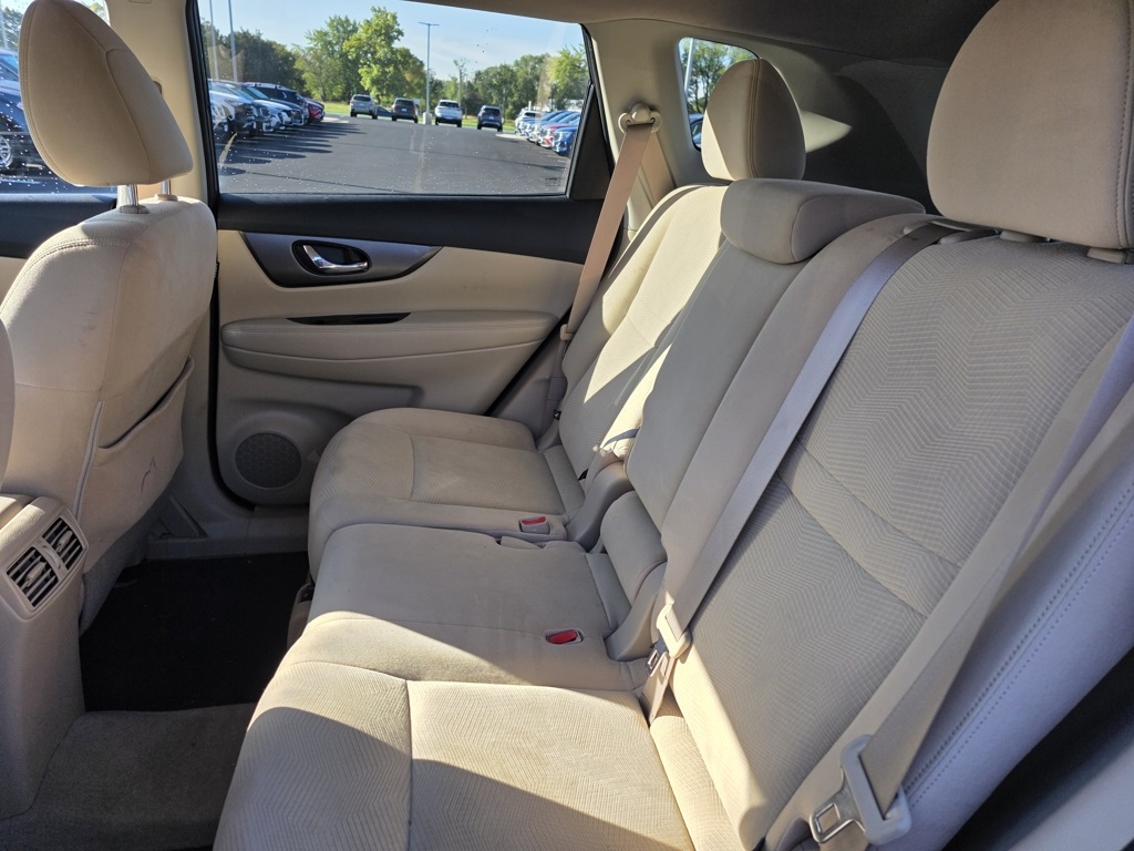 2015 Nissan Rogue SV photo 4