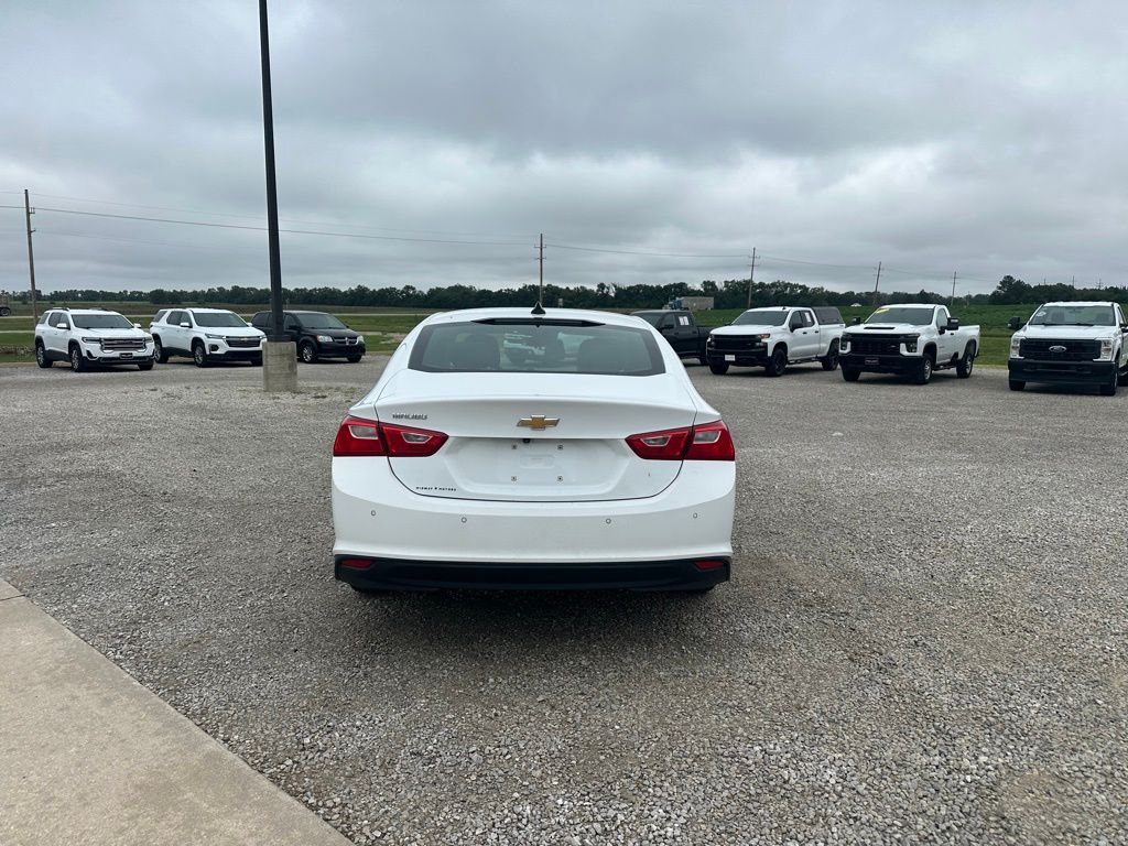 2023 Chevrolet Malibu LS photo 4