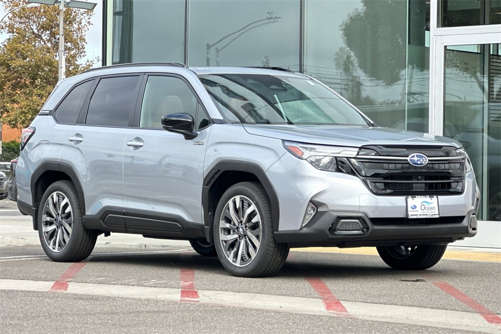 2025 Subaru Forester Touring photo 2