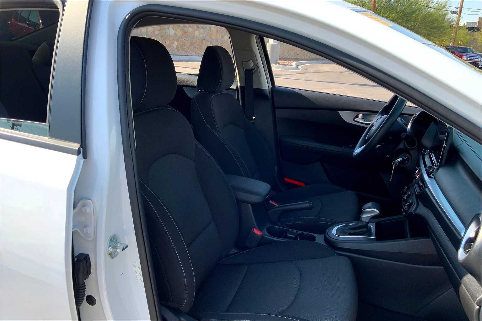 2023 Kia Forte LXS photo 8