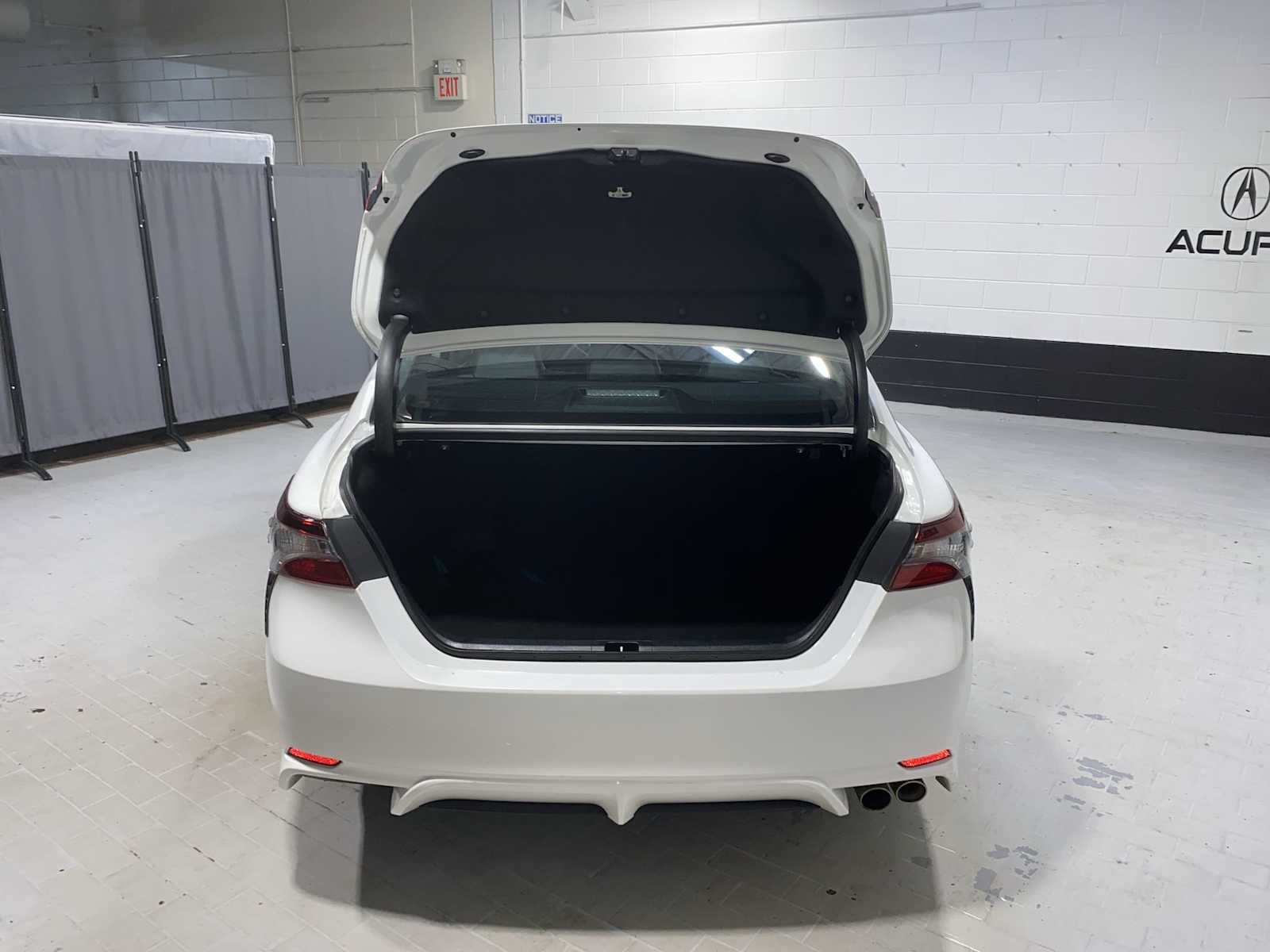 2022 Toyota Camry SE photo 17
