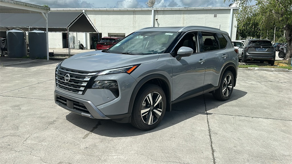 2025 Nissan Rogue SL photo 3
