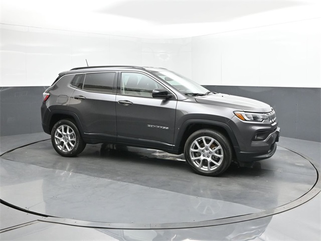 2022 Jeep Compass Latitude Lux photo 15