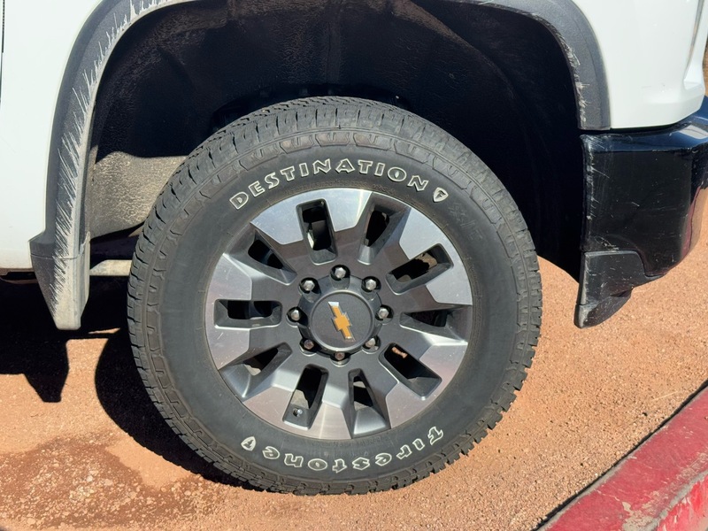 2022 Chevrolet Silverado 2500HD Custom photo 2