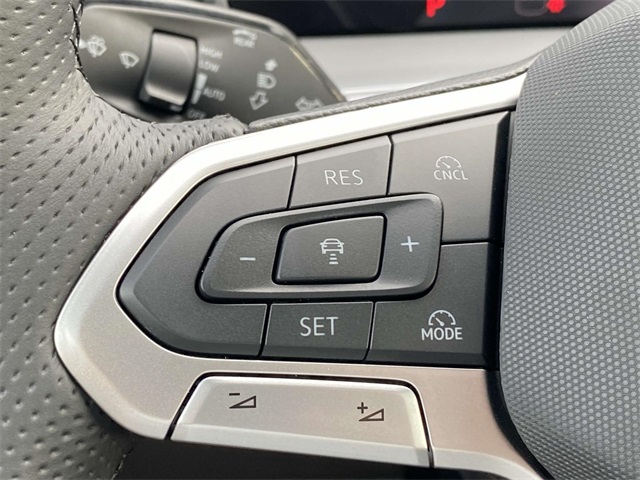 2025 Volkswagen Tiguan SE R-Line Black photo 17