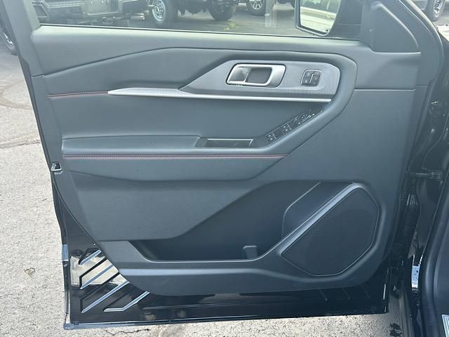 2025 Ford Explorer ST-Line photo 21