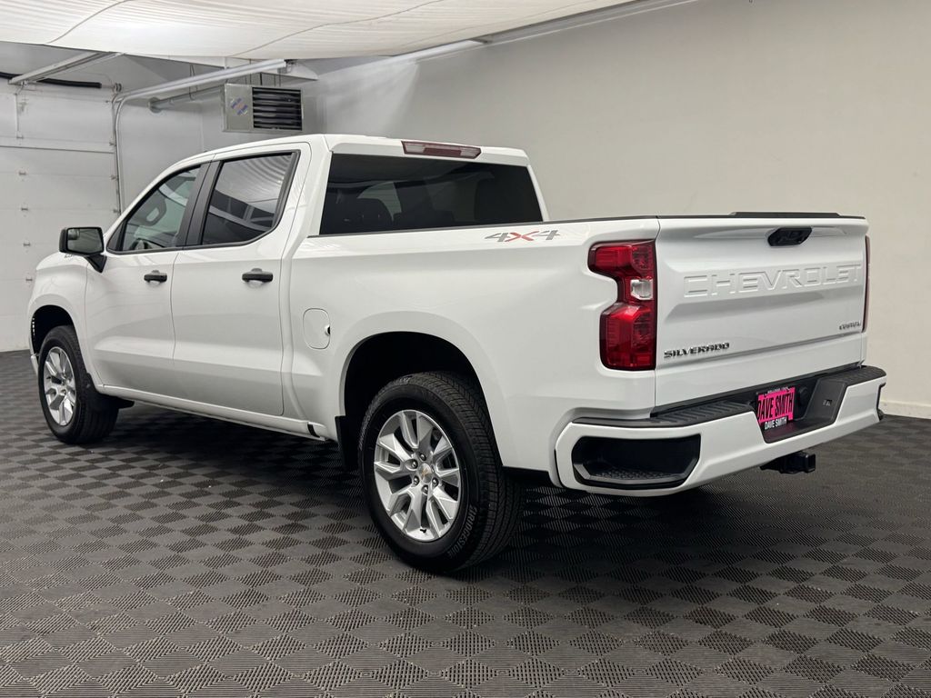 2024 Chevrolet Silverado 1500 Custom photo 3