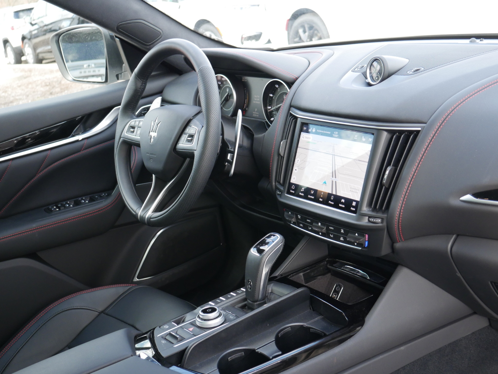 2024 Maserati Levante GT photo 3