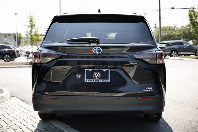 2024 Toyota Sienna XLE photo 10