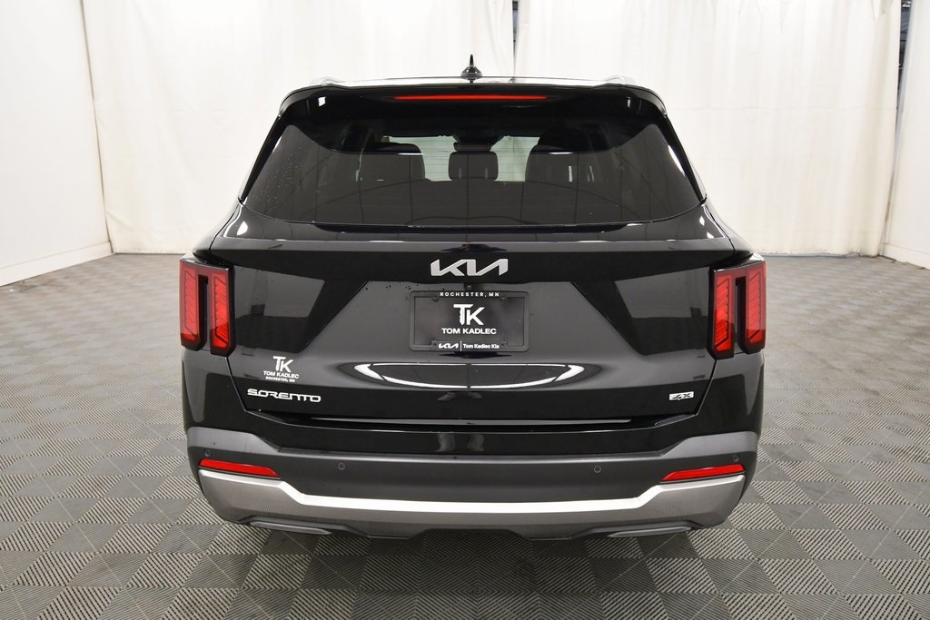 2025 Kia Sorento S photo 3
