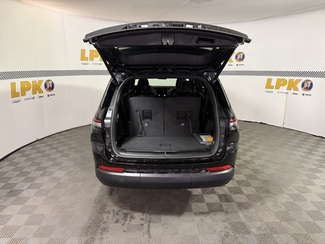 2025 Jeep Grand Cherokee Altitude photo 4