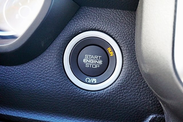 New 2025 Diamond Black Crystal Pearl-Coat Exterior Paint RAM Big Horn/Lone Star image 38