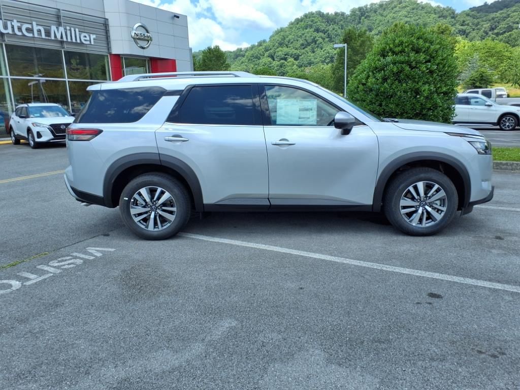 2025 Nissan Pathfinder SL photo 2