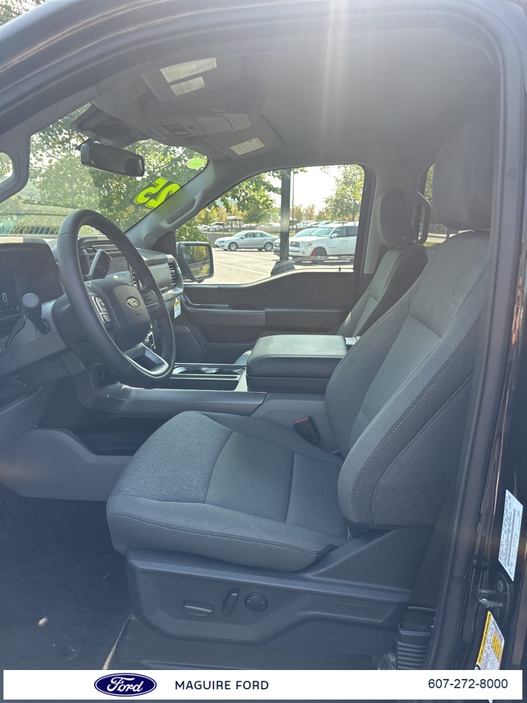 2025 Ford F-150 XLT photo 9