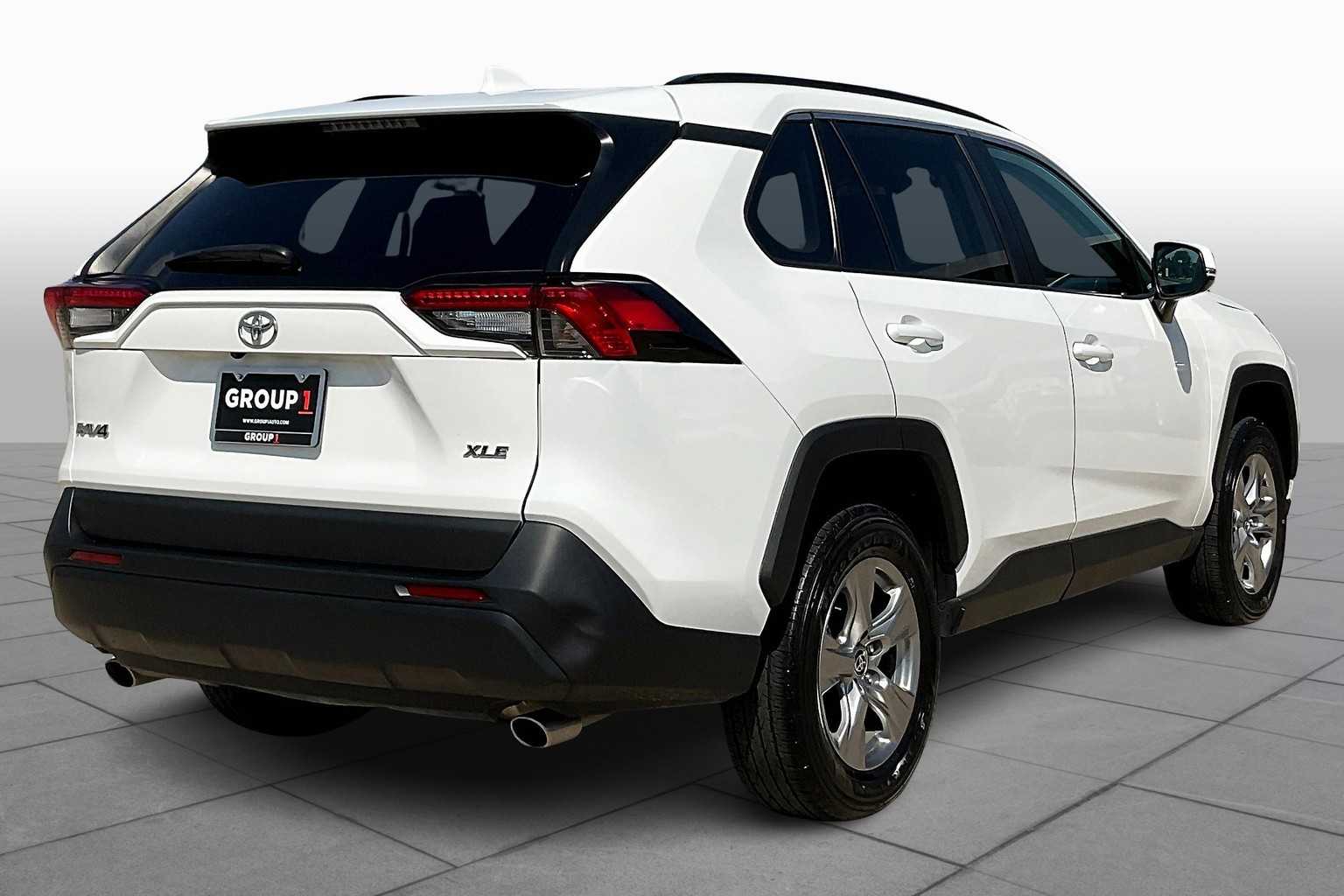 2024 Toyota RAV4 XLE photo 11