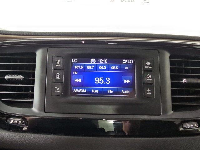 2017 Chrysler Pacifica Touring L photo 19