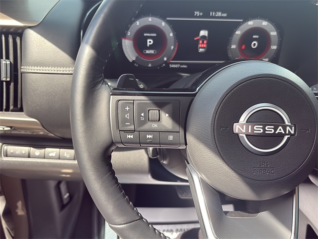 2023 Nissan Pathfinder Platinum photo 8