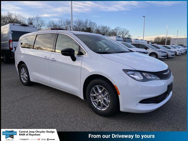 2026 Chrysler Voyager LX's photo