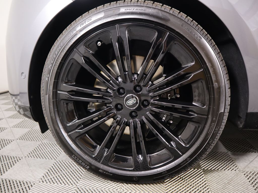 2025 Land Rover Range Rover SE photo 28