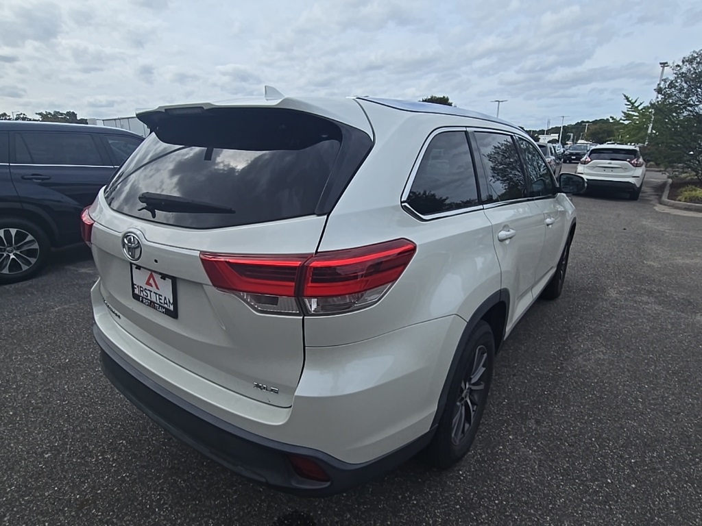 2019 Toyota Highlander SE XLE photo 2