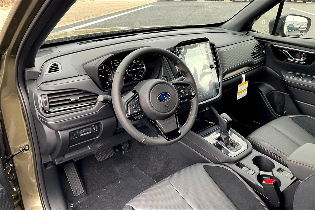 2025 Subaru Forester Touring photo 8