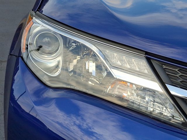 2015 Toyota RAV4 XLE photo 9