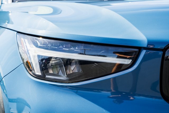 2023 Volvo XC40 Plus photo 8