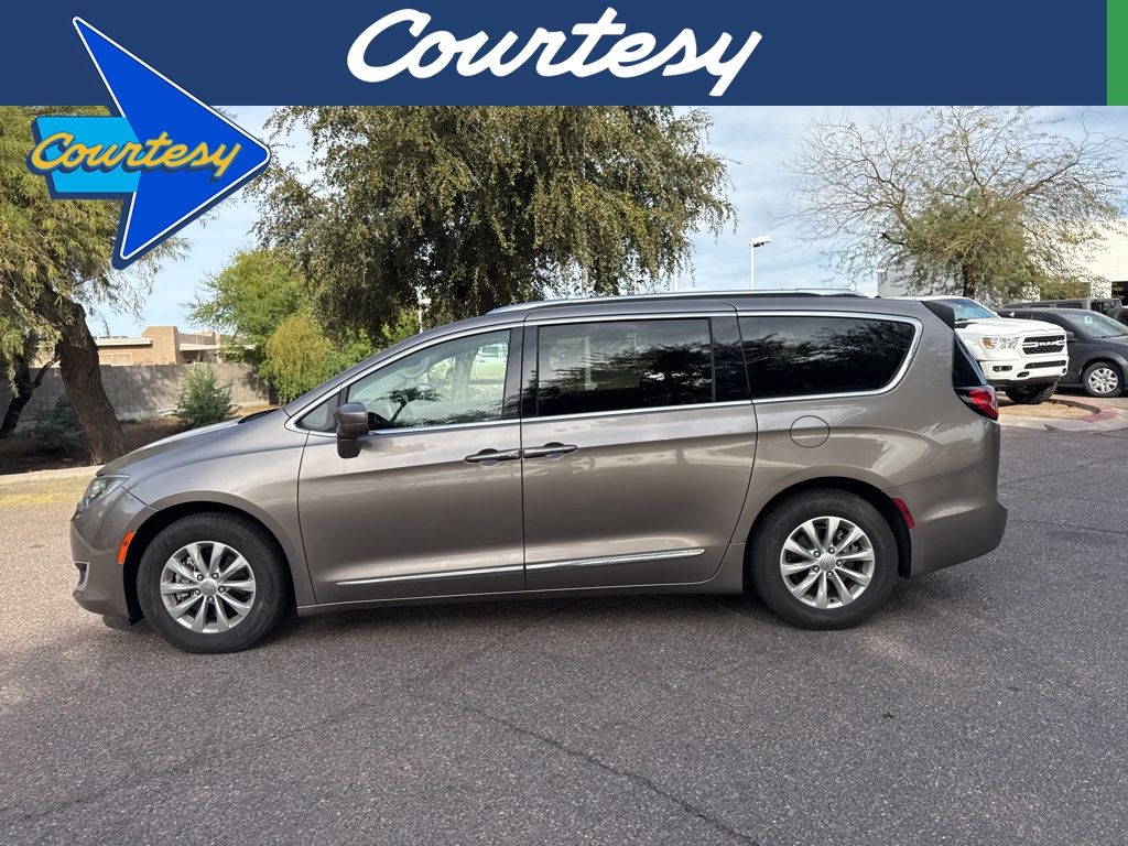 2018 Chrysler Pacifica Touring L's photo