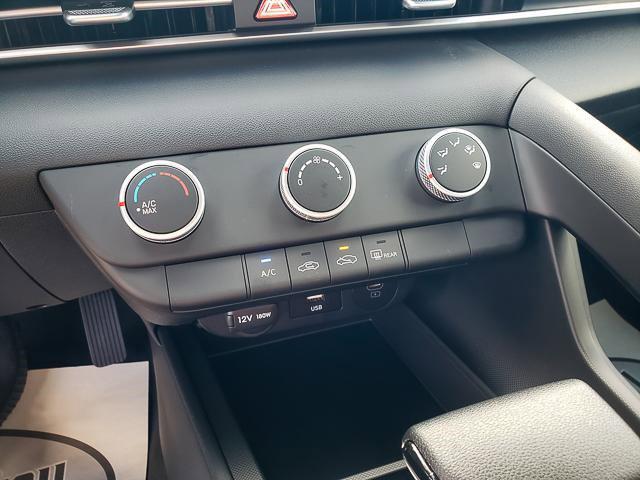 2025 Hyundai Elantra SE photo 14