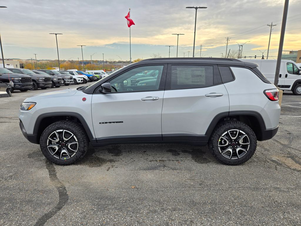 2026 Jeep Compass Trailhawk photo 3