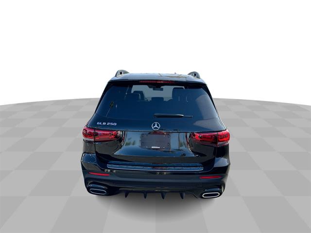 2023 Mercedes Benz GLB 250 photo 7
