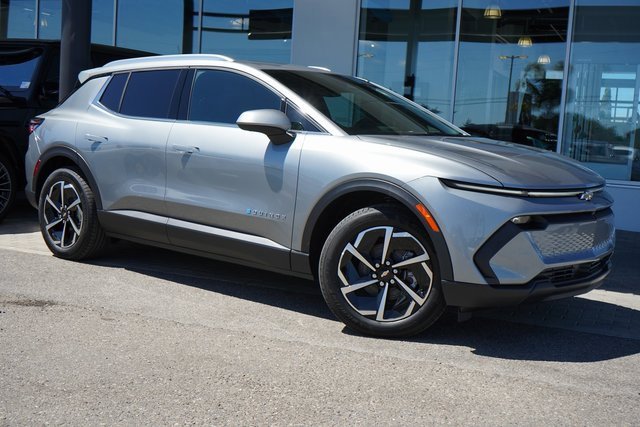 2026 Chevrolet Equinox EV 2LT's photo