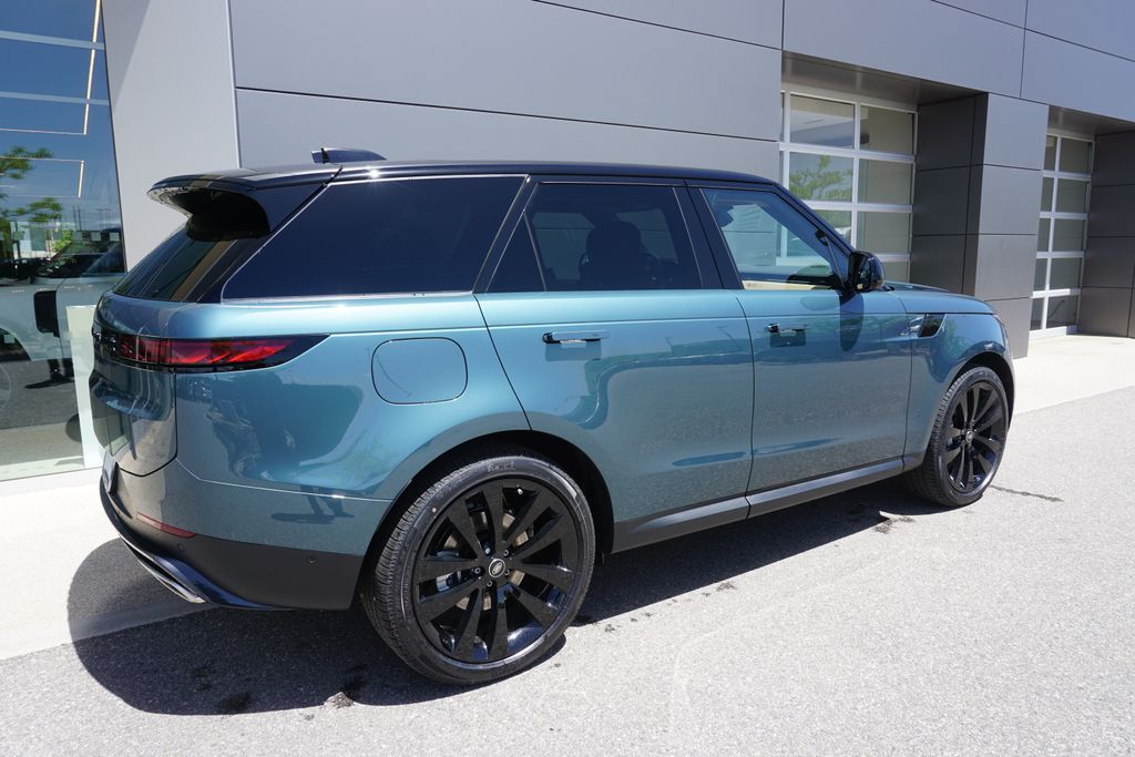 2025 Land Rover Range Rover Sport SE photo 4