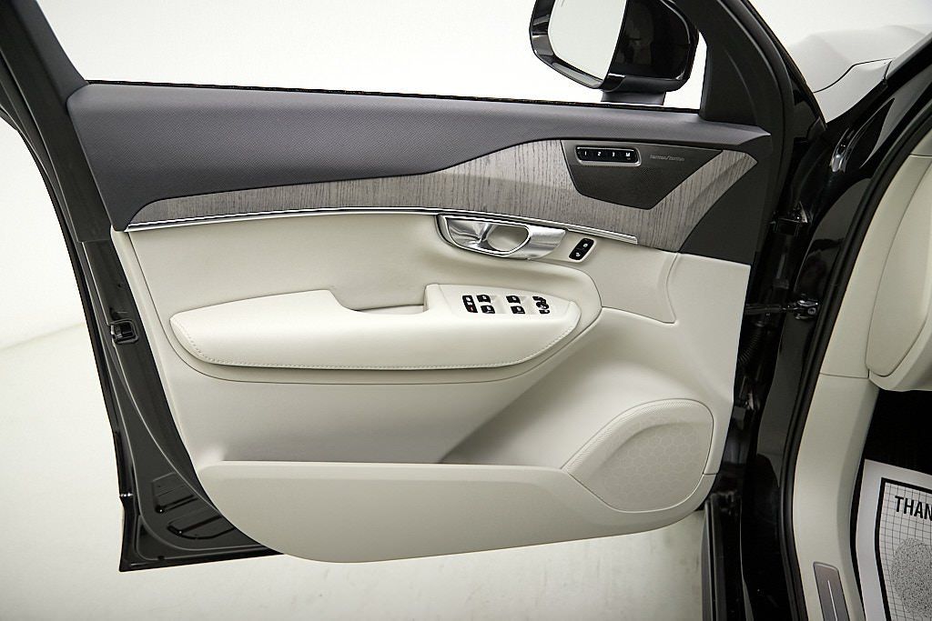 2023 VOLVO XC90 - Image 9