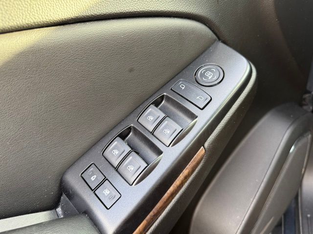 2019 Chevrolet Tahoe LS photo 2