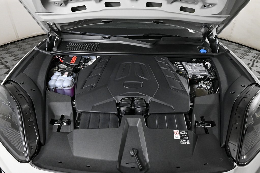 2026 Porsche Cayenne GTS Coupe photo 33