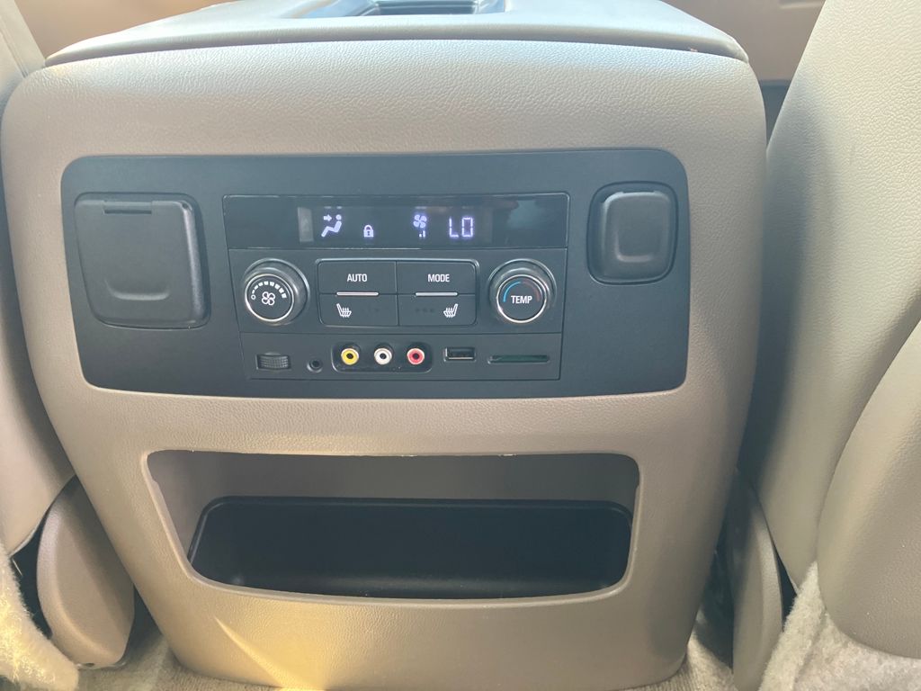 2015 Gmc Yukon SLT photo 30