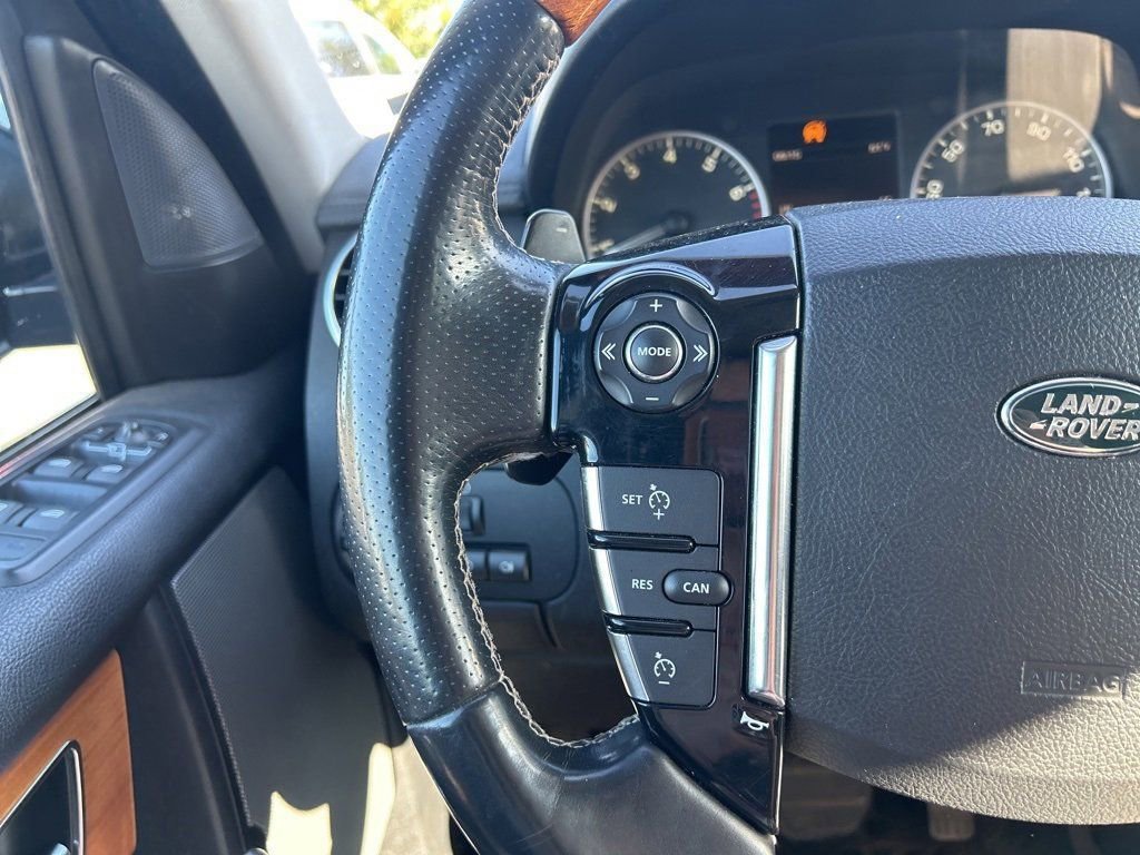 2015 Land Rover LR4 Base photo 24