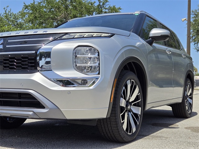 2025 Mitsubishi Outlander SEL photo 3