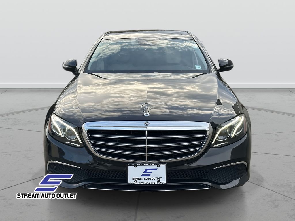 2018 Mercedes Benz E 300 4MATIC photo 2