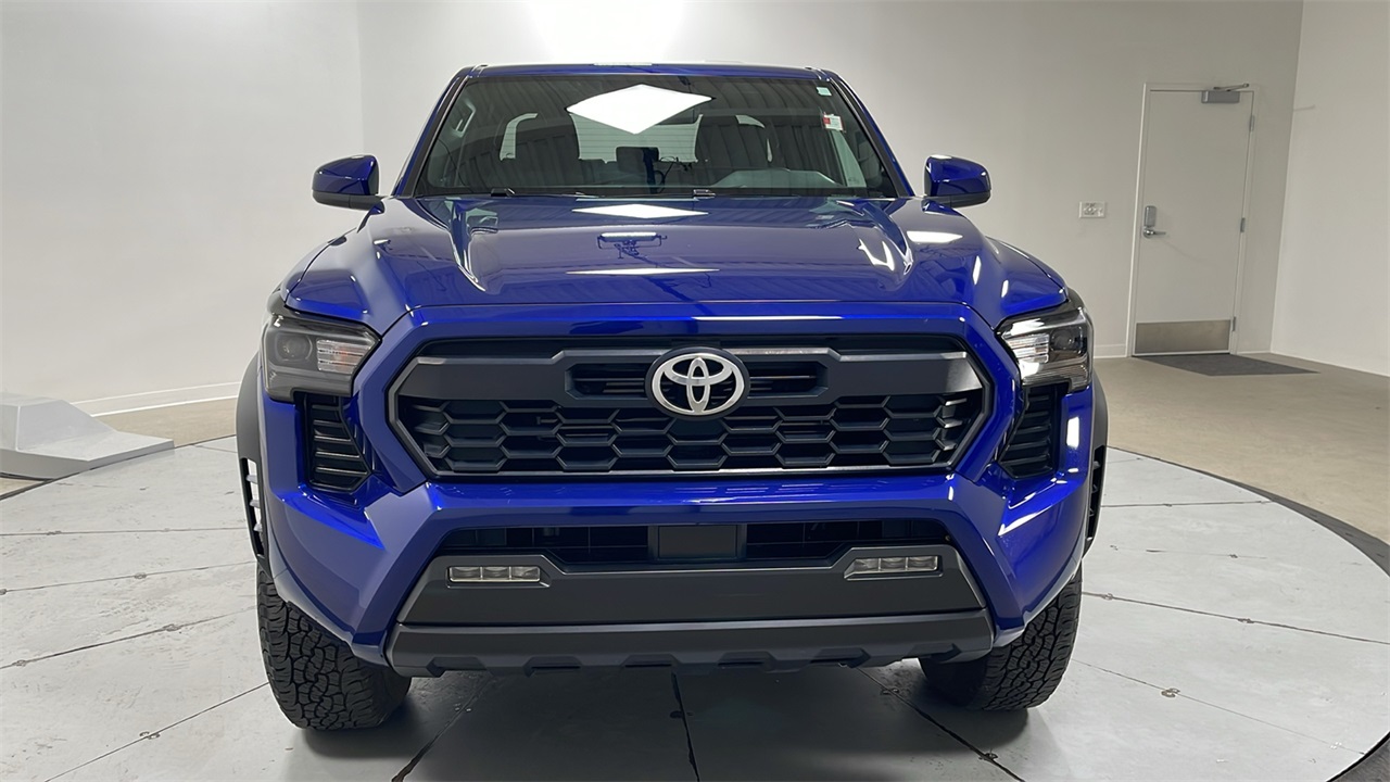2024 Toyota Tacoma TRD Off-Road photo 2