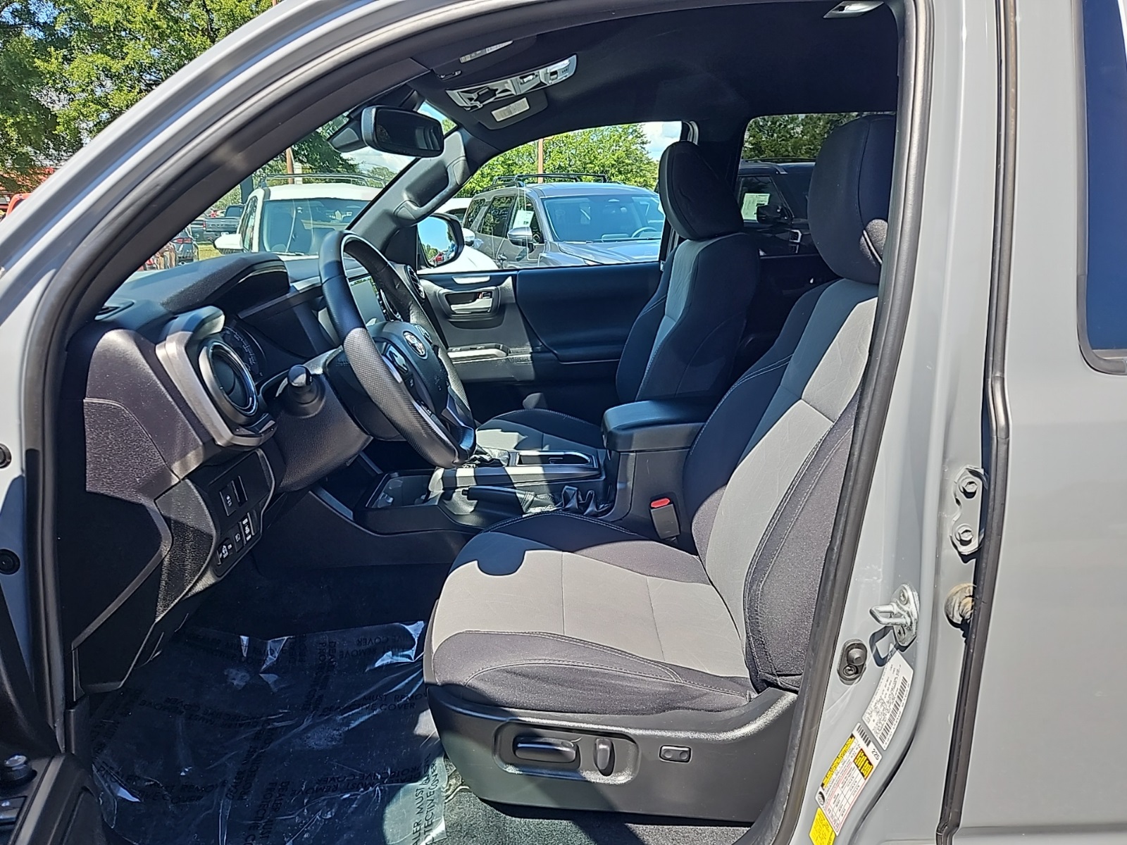 2021 Toyota Tacoma TRD Off-Road V6 photo 4
