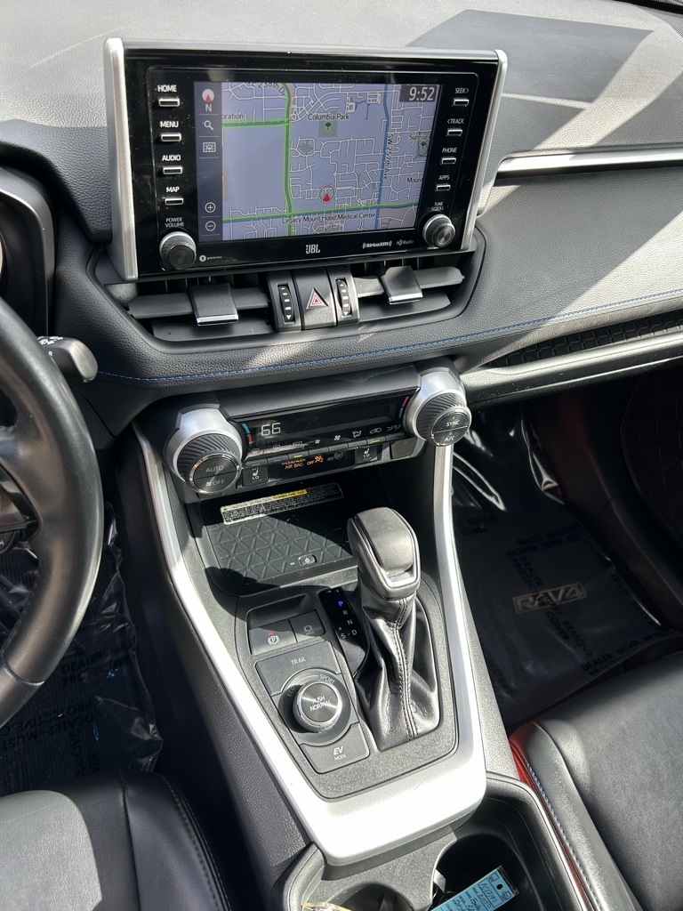 2020 Toyota RAV4 Hybrid XSE photo 19