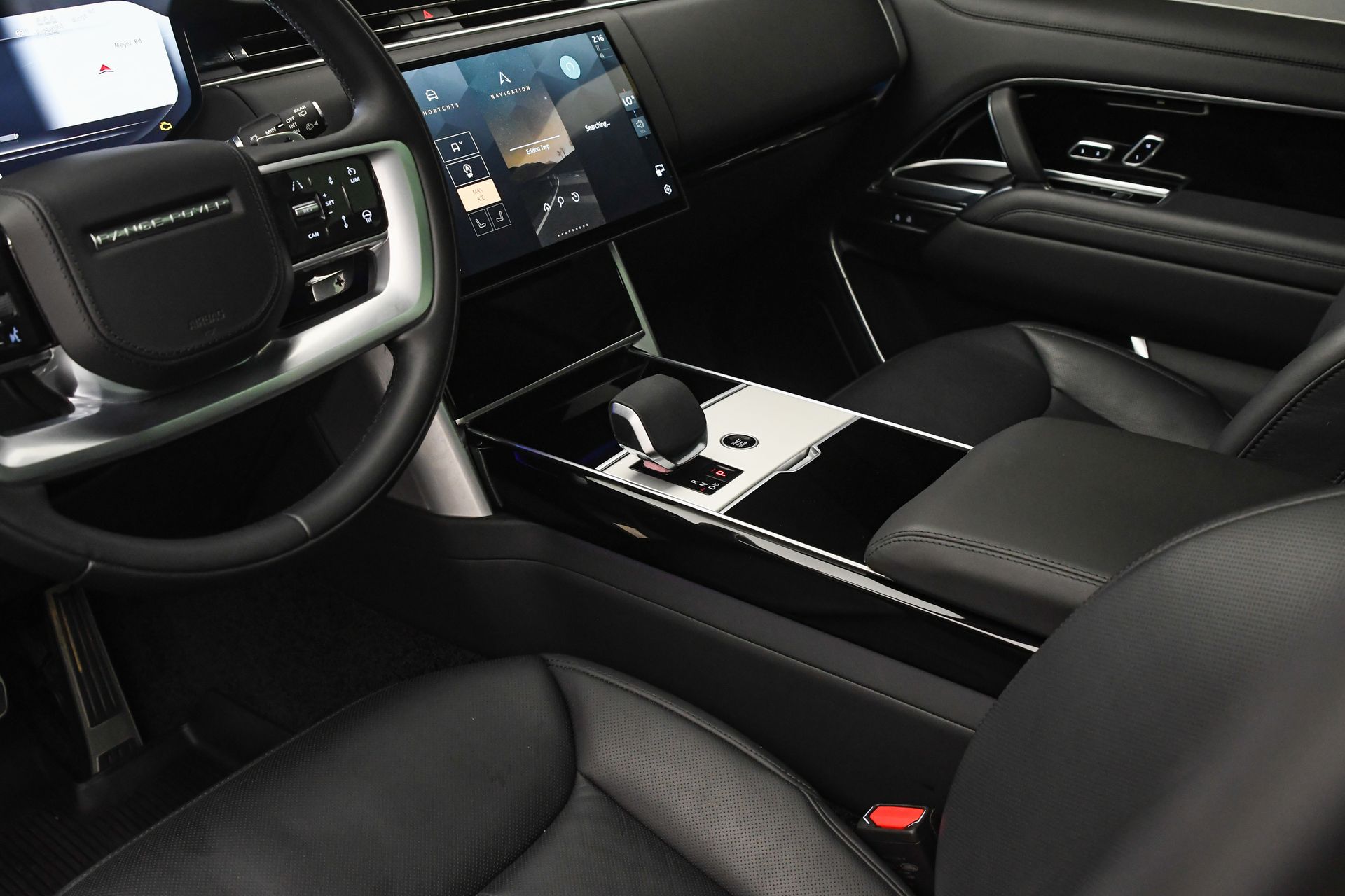 2025 Land Rover Range Rover SE photo 34