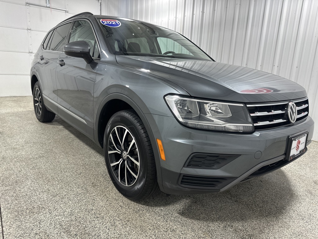 2021 Volkswagen Tiguan R-Line Black SEL photo 3