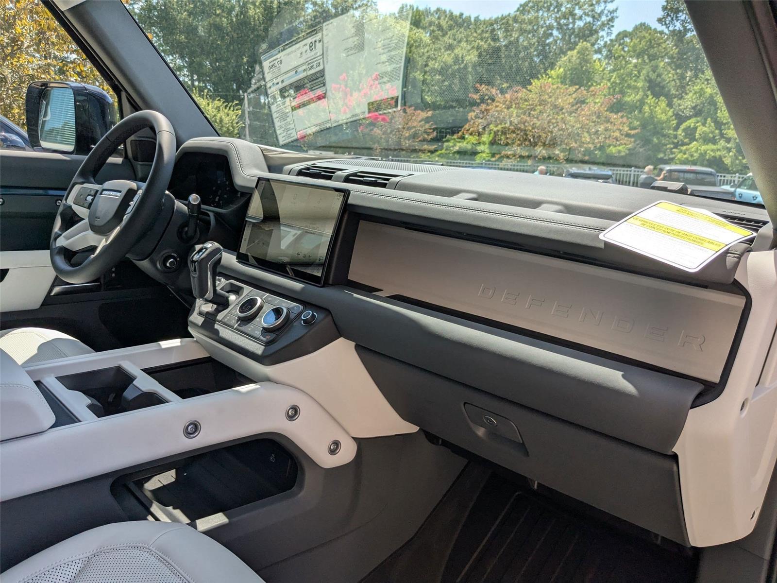 2025 Land Rover Defender 110 S photo 35