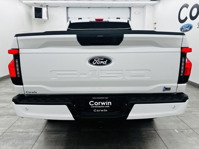 2025 Ford F-150 Lightning photo 4