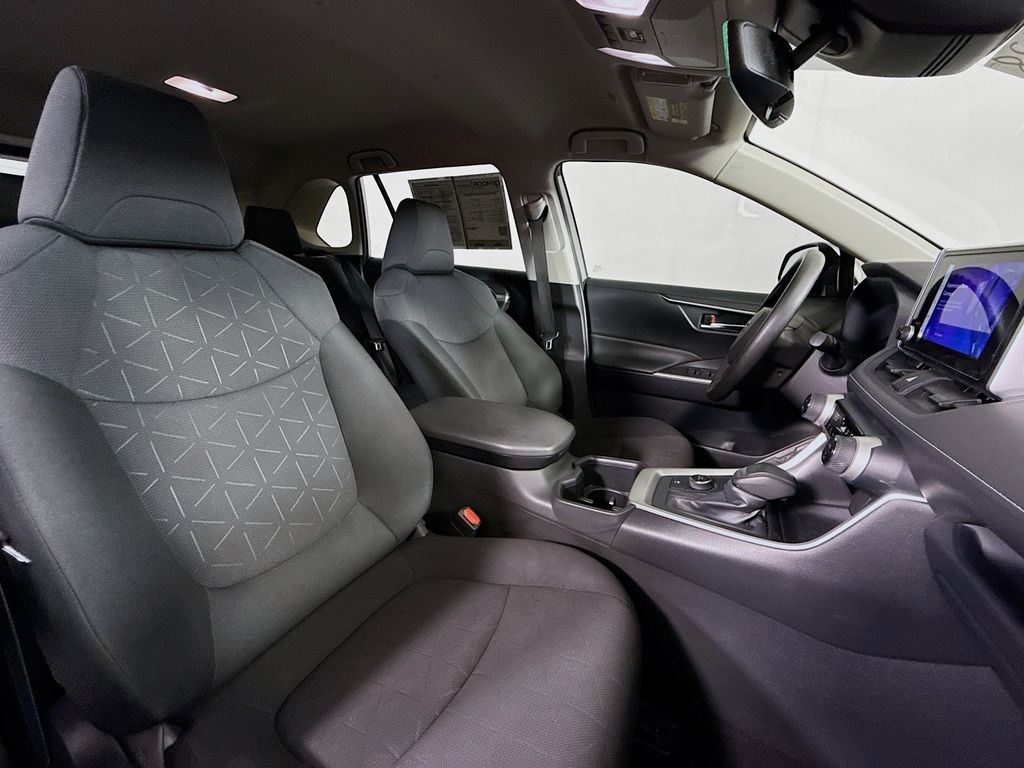2023 Toyota RAV4 Hybrid XLE photo 28